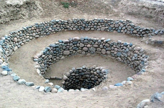 L’ancien peuple péruvien Nazca a construit ce puit en spirale. Les puits en spirale étaient faits pour permettre un accès facile à l’eau venant des sources de montagnes vers les vallées sèches. 