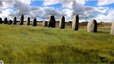 90 mégalithes trouvés sous terre près de Stonehenge