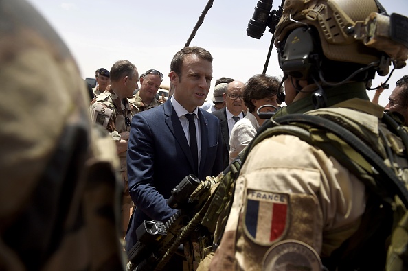 Le Président Macron lors de sa visite au Mali, le 19 mai 2017 (CHRISTOPHE PETIT TESSON/AFP/Getty Images)