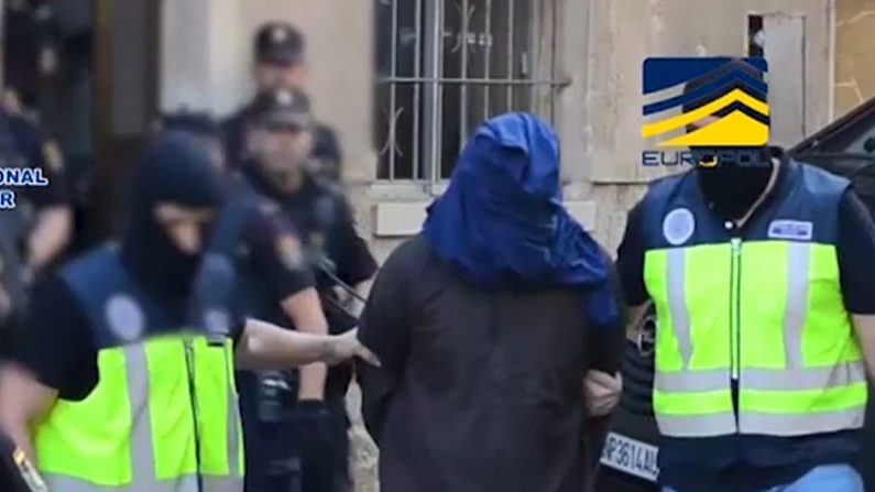 Six hommes ont été arrêtés en Espagne, en Grande-Bretagne et en Allemagne pour des liens avec l’État islamique en Irak et au Levant (EIIL), a déclaré le 28 juin le ministère espagnol de l’Intérieur. (NTD.TV) 