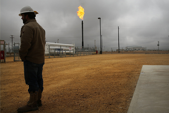 Usine de gaz naturel de Deadwood dans le bassin du Permian le 5 février 2015 à Garden City, au Texas. (Spencer Platt/Getty Images)