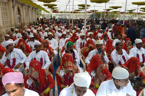 Mariages musulmans collectifs à Ahmedabad, Inde, en mars 2015. (SAM PANTHAKY/AFP/Getty Images)