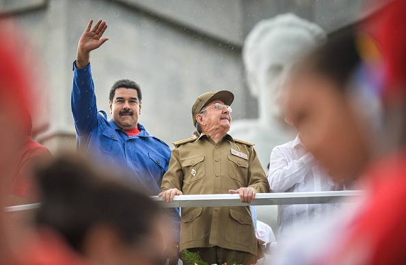 Les présidents Raul Castro et Nicolas Maduro lors de célébrations à La Havane le 1er mai 2015. ADALBERTO ROQUE/AFP/Getty Images)