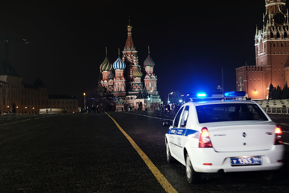 Le Comité d'enquête a annoncé dimanche que l'enquête sur l'attaque au couteau qui a fait samedi sept blessés à Sourgout, revendiquée par l'organisation Etat islamique, allait être menée au plus haut niveau, à Moscou. (Spencer Platt/Getty Images)