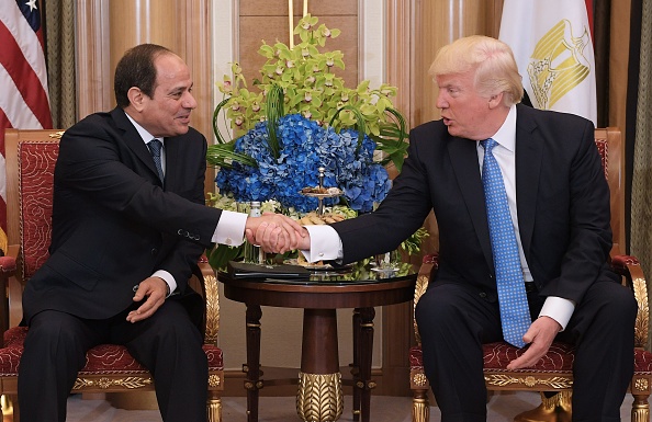 Rencontre bilatérale des présidents américain, Donald Trump et égyptien, Abdel Fattah al-Sisi, dans un hôtel de Riyadh, la capitale de l'Arabie Saoudite, le 21 mai 2017. ( MANDEL NGAN/AFP/Getty Images)