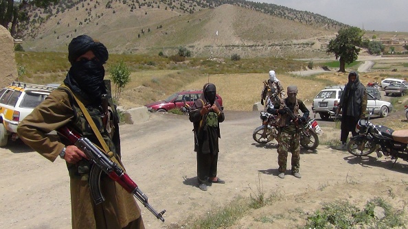 Des membres d’une milice de talibans se trouvent dans les environs de Gardez, capitale de la province de Paktia le 18 juillet 2017. (FARIDULLAH AHMADZAI/AFP/Getty Images)