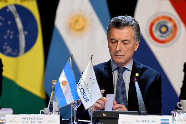 Le président argentin Mauricio Macri lors de la session plénière du sommet du Mercosur à Mendoza, 1050 km à l’ouest de Buenos Aires, le 21 juillet 2017. (ANDRES LARROVERE/AFP/Getty Images)