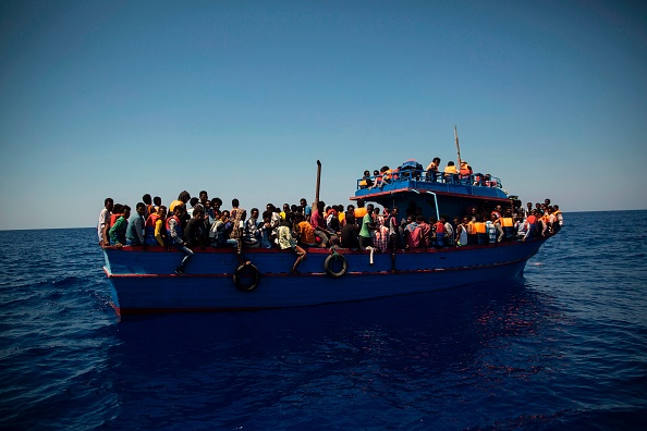 Bateau de migrants à 30 miles nautiques des côtes lybiennes. (ANGELOS TZORTZINIS/AFP/Getty Images)