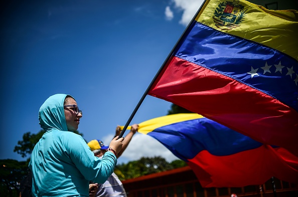 Une Vénézuellenne manifeste contre le président Nicolas Maduro le 8 août à Caracas. (RONALDO SCHEMIDT/AFP/Getty Images)