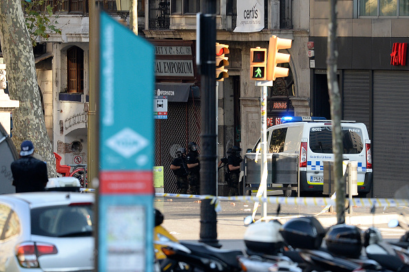 Après l'attentat de La Rambla à Barcelone, le quartier a été bouclé par les forces de l'ordre. (JOSEP LAGO/AFP/Getty Images)