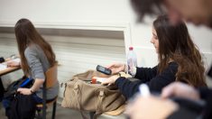 Vers l’interdiction du portable au collège en France?