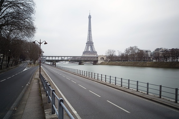 La voie Georges Pompidou, près de la Tour Eiffel, sans circulation routière,       

PATRICK KOVARIK / AFP / Getty Images)


