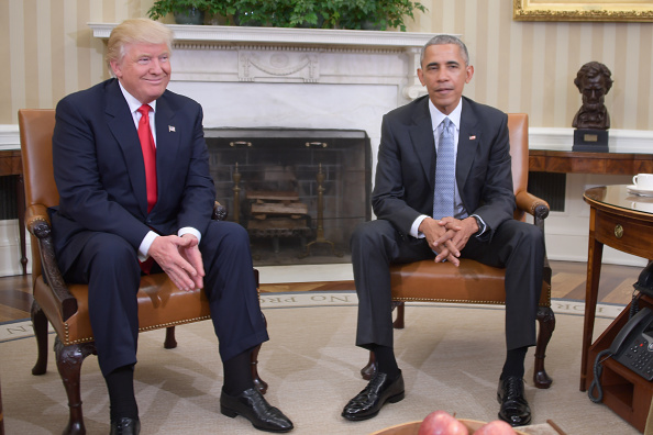 Donald Trump et Barack Obama, deux visons différentes du service public et de la liberté de l'individu.
(JIM WATSON/AFP/Getty Images)