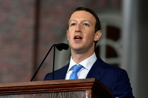 Le fondateur de Facebook, Mark Zuckerberg le 25 mai 2017 à Harvard. (Paul Marotta/Getty Images)