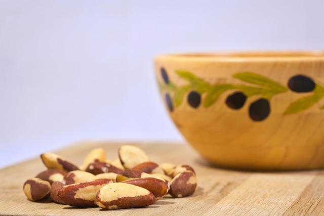 30 grammes de noix du Brésil peuvent contenir 10 fois la norme quotidienne. (pixabay)