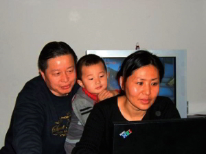 Le célèbre avocat des droits de l'Homme Gao Zhisheng et sa femme Geng He et leur fils Gao.