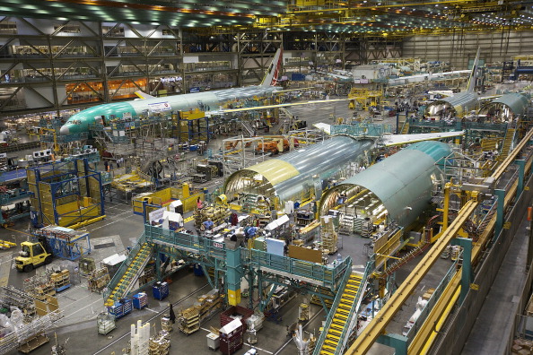 La compagnie Boeing à Everett, Washington. "Boeing pourrait avoir un léger avantage dans le développement des avions électriques". 
(Stephen Brashear/Getty Images)