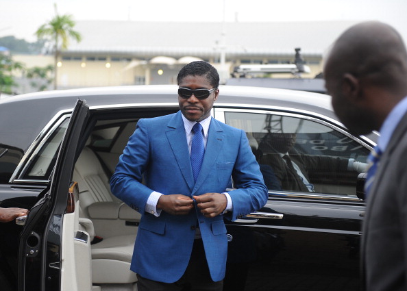 Teodorin Nguema Obiang, le fils du président équato-guinéen Teodoro Obiang et le vice-président chargé de la sécurité et de la défense, arrivant au stade de Malabo pour des cérémonies célébrant son 41ème anniversaire en 2013. 
(JEROME LEROY / AFP / Getty Images)