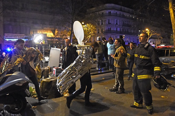 Les alentours du Bataclan au centre de Paris, tôt le 14 novembre 2015. Plus de 100 personnes ont été tuées dans une attaque terroriste au Bataclan. 
(MIGUEL MEDINA / AFP / Getty Images)