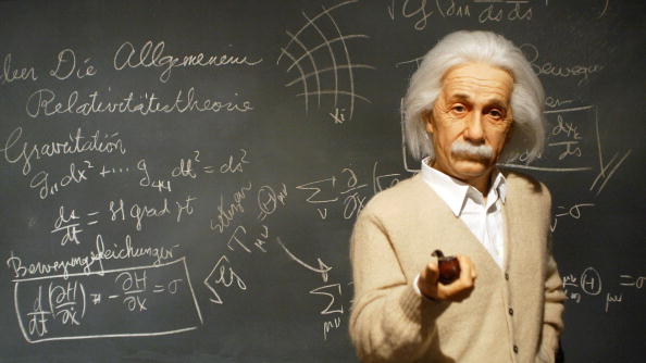 Statue en cire d'Albert Einstein (1879-1955).
"Ces ondes ont été conceptualisées il y a un siècle par Albert Einstein dans la foulée de sa théorie de la relativité générale."
(Chung Sung-Jun/Getty Images)