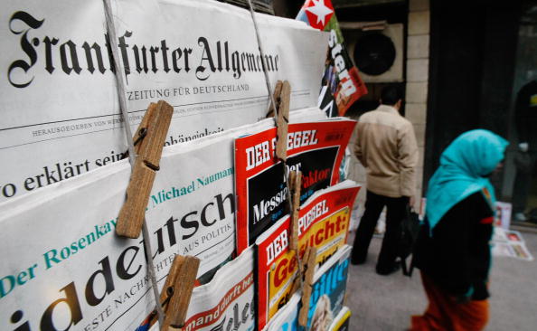 Un exemplaire du journal allemand Frankfurter Allgemeine dans un kiosque.
(CRIS BOURONCLE / AFP / Getty Images)