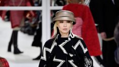 Fashion week : défilé en tweed et bottes de pluie chez Chanel