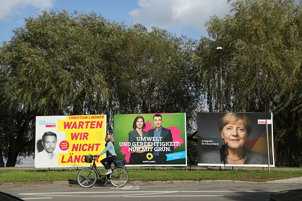 Une quinzaine de jours après qu'Angela Merkel ait obtenu un quatrième mandat,   la coalition tripartite devient une réalité.
(Sean Gallup/Getty Images)
