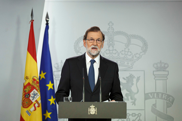 Le Premier ministre  Mariano Rajoy lors d'une déclaration à la presse le 1er octobre 2017 à Madrid.
"Rajoy gagne du temps et place Puigdemont dos au mur."
 (Pablo Blazquez Dominguez/Getty Images)