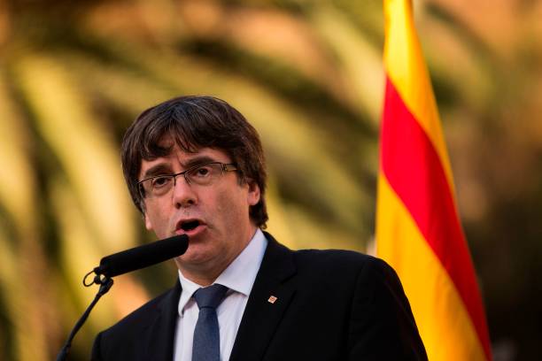 Le président du gouvernement régional catalan Carles Puigdemont prononçant un discours. 
(PAU BARRENA/AFP/Getty Images)