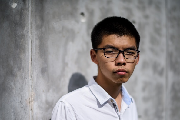 L'activiste de Hong Kong Joshua Wong, 21 ans, pose lors d'un entretien avec l'AFP à Hong Kong le 30 octobre 2017. Dix semaines de prison ont eu un effet sur Joshua Wong - pensif, réfléchi et plus mince.
(ANTHONY WALLACE / AFP / Getty Images)