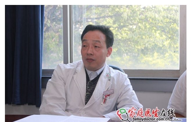 Yang Chunhua, directeur de l'Unité des soins intensifs du Premier hôpital affilié à l'Université Sun Yat-sen, a admis que le régime chinois a prélevé des organes sur des prisonniers non consentants. (Capture d'écran/Époque Times)
