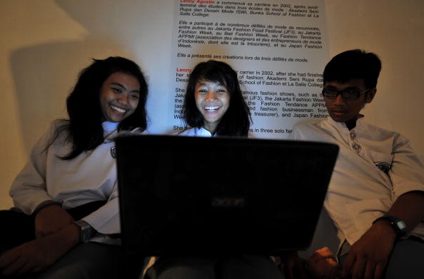 Des jeunes Indonésiens dans un musée à Jakarta.
(ADEK BERRY/AFP/Getty Images)