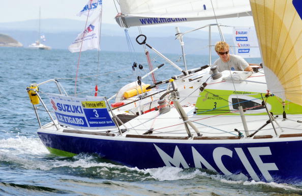 Moins de 49 jours seul en mer : c'est le challenge qu'est parti relever samedi François Gabart (Macif), en quête du record du tour du monde en solitaire.
(FRED TANNEAU (Crédit photo: FRED TANNEAU / AFP / Getty Images)