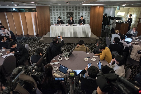 L'ancien ambassadeur de la Corée du Nord en Grande-Bretagne Thae Yong-Ho (C) s'entretient avec les médias au Seoul Foreign Correspondents Club de Séoul le 25 janvier 2017. 
(ED JONES / AFP / Getty Images)