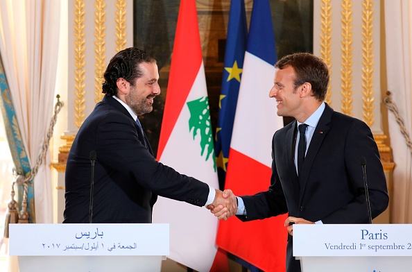 Le président français Emmanuel Macron (D) serre la main du Premier ministre libanais Saad Hariri lors d'une conférence de presse au Salon Murat de l'Elysée à Paris le 1er septembre 2017.  (LUDOVIC MARIN/AFP/Getty Images)