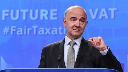 Moscovici appelle l’UE à finir la liste noire des paradis fiscaux en 2017