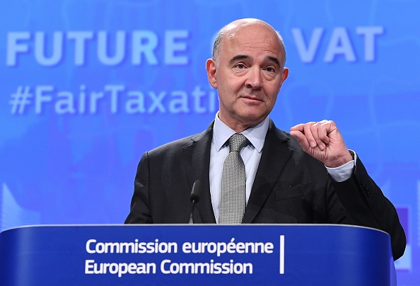 Pierre Moscovici, commissaire européen aux Affaires économiques et financières, lors d’une conférence de presse le 4 octobre 2017 à Bruxelles. (EMMANUEL DUNAND/AFP/Getty Images)