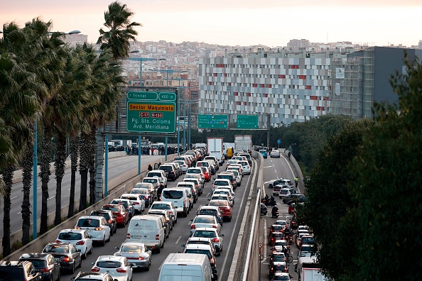 En début de matinée, les routes et autoroutes de la région catalane étaient coupées en une cinquantaine d'endroits.  (PAU BARRENA/AFP/Getty Images)