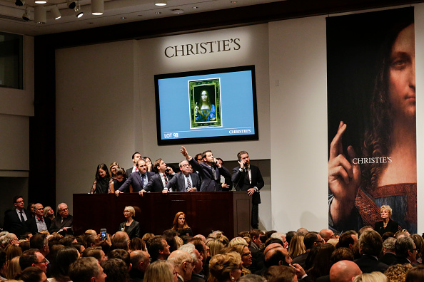 Le chef-d'œuvre retrouvé du maître de la Renaissance s’est vendu 450.312.500 $, anéantissant ainsi le record du monde de l'œuvre d'art vendue aux enchères. (Eduardo Munoz Alvarez / Getty Images)