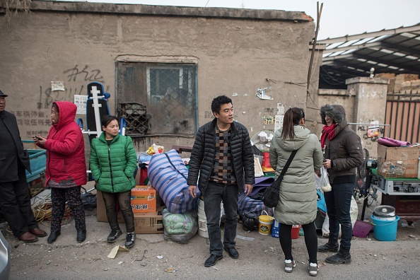Banlieue de Pékin, le 27 novembre 2017. Des résidents sont chassés à la hâte de leurs appartements et jetés à la rue sous des températures glaciales, suscitant l'indignation en Chine. (FRED DUFOUR/AFP/Getty Images) 