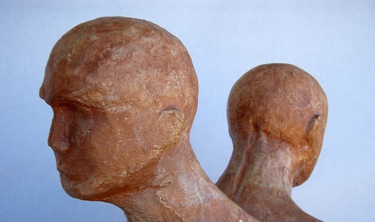 Pareja (Couple), sculpture en plâtre de Daquella Manera. (Daniel Lobo/Flickr, CC BY)