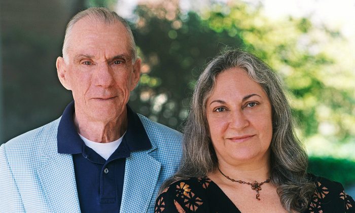 Robert Jahn et Brenda Dunne, qui ont dirigé le laboratoire de recherche sur les anomalies en ingénierie de Princeton de 1979 à 2007 (courtoisie de Brenda Dunne)

