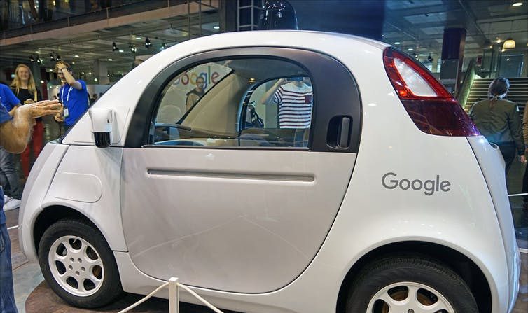 La voiture sans chauffeur de Google (Salon Viva Technology, Paris). (Jean-Pierre Dalbéra/Flickr, CC BY)