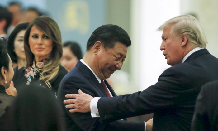 Les présidents américain et chinois lors de leur rencontre le 9 novembre à Pékin (Thomas Peter - Pool/Getty Images)