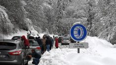 Chutes de neige exceptionnelles : un touriste disparu, des milliers d’autres isolés