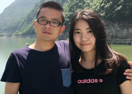 L'écrivain dissident chinois Li Xuemen (gauche) et sa petite amie Huang Simin. Li a été arrêté le 19 décembre à une station de métro de Guanzhou. (Photo internet via Radio Free Asia) 
