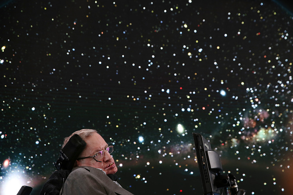 Le célèbre astrophysicien Stephen Hawking  est décédé à l'âge de 76 ans. (Photo : Jemal Countess/Getty Images)