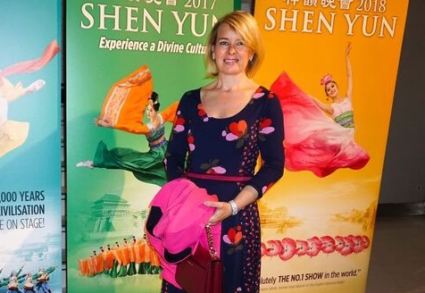 Shen Yun à Paris : « C’est très beau, j’avais des larmes qui coulaient »