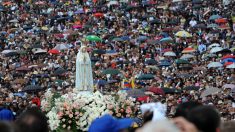 300.000 fidèles prient à Fatima, un an après le centenaire des apparitions