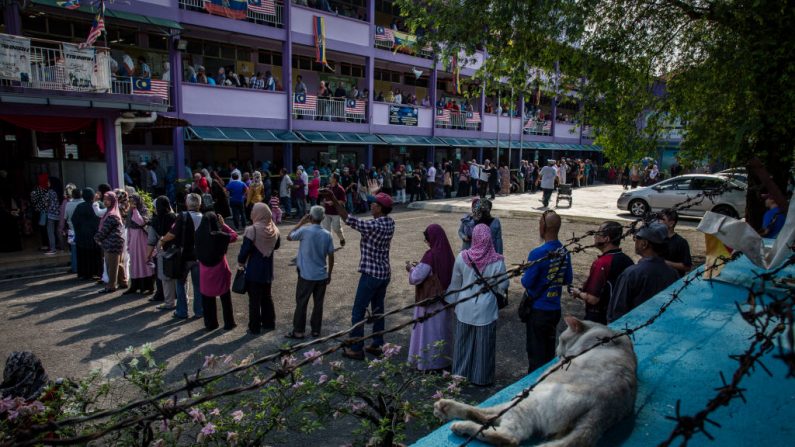 Des millions de Malais se sont rendus aux urnes mercredi lors d'élections générales âprement disputées entre la coalition au pouvoir du Premier ministre Najib Razak et l'ancien dirigeant Mahathir Mohamad, âgé de 92 ans Photo par Ulet Ifansasti / Getty Images